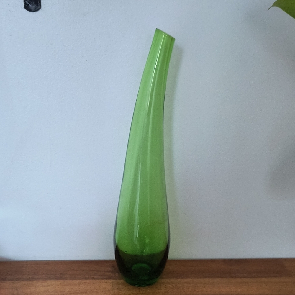 Artistic Hand Blown Green Glass Vase. Art Glass 1970s era EUC